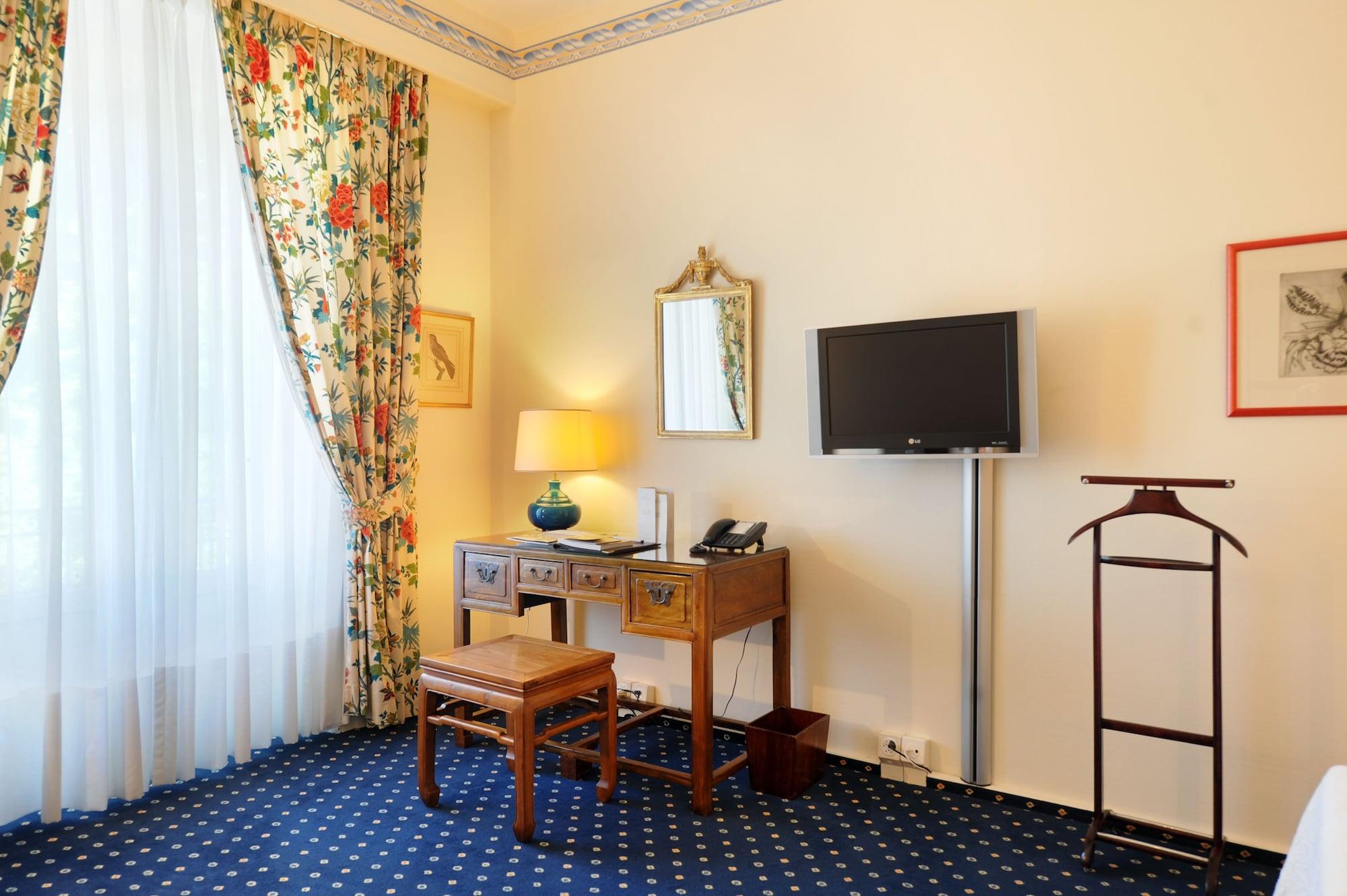 Victoria Hotel 4*