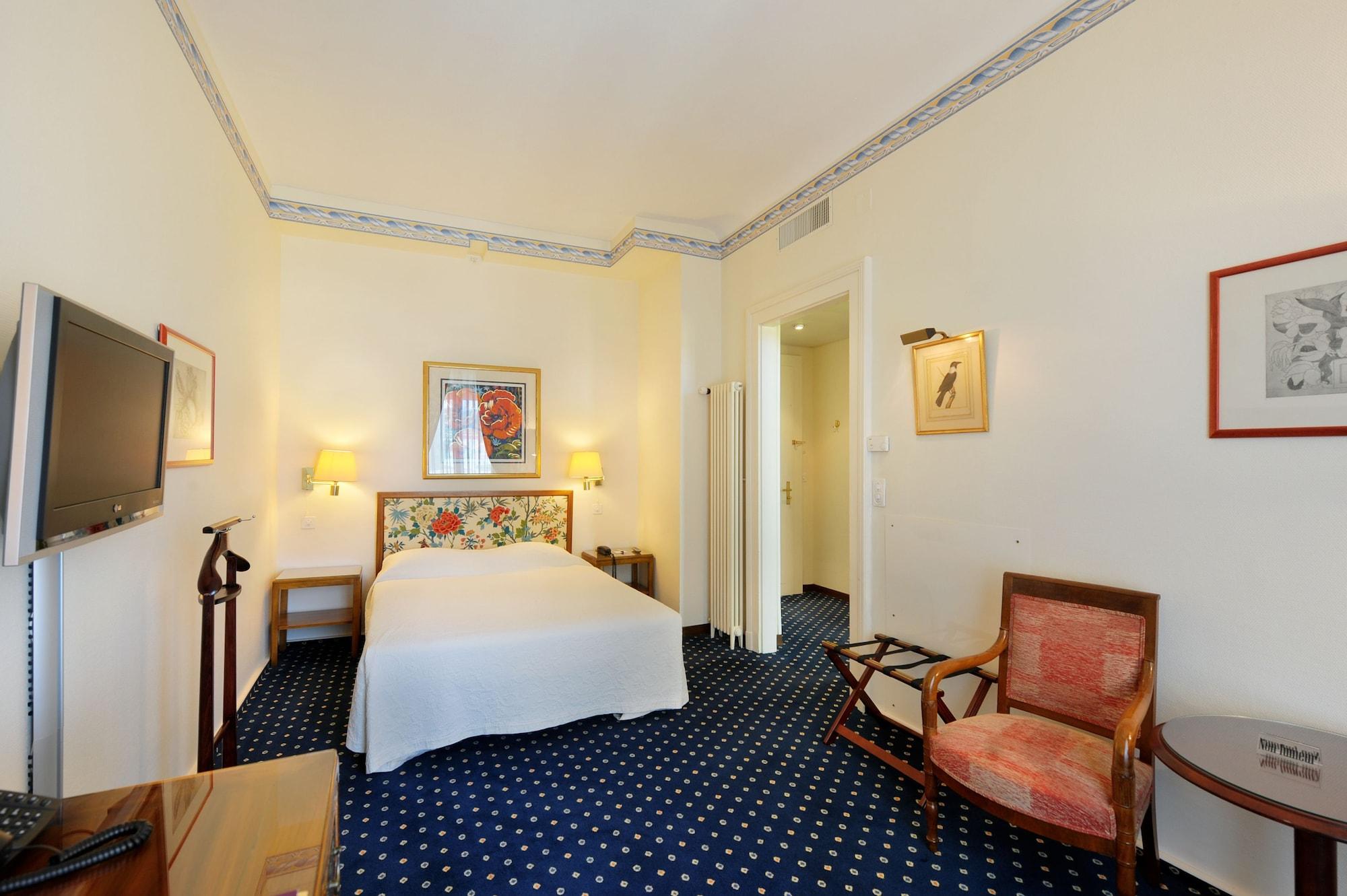 Victoria Hotel 4*